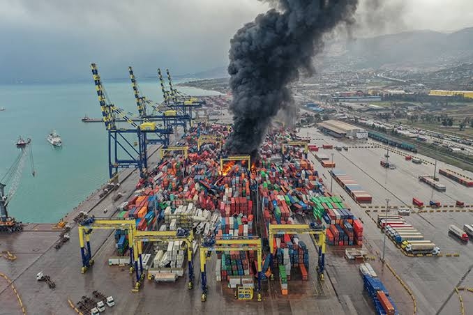İhracatçılar, İskenderun’da yanan konteynerlere tazminat istiyor